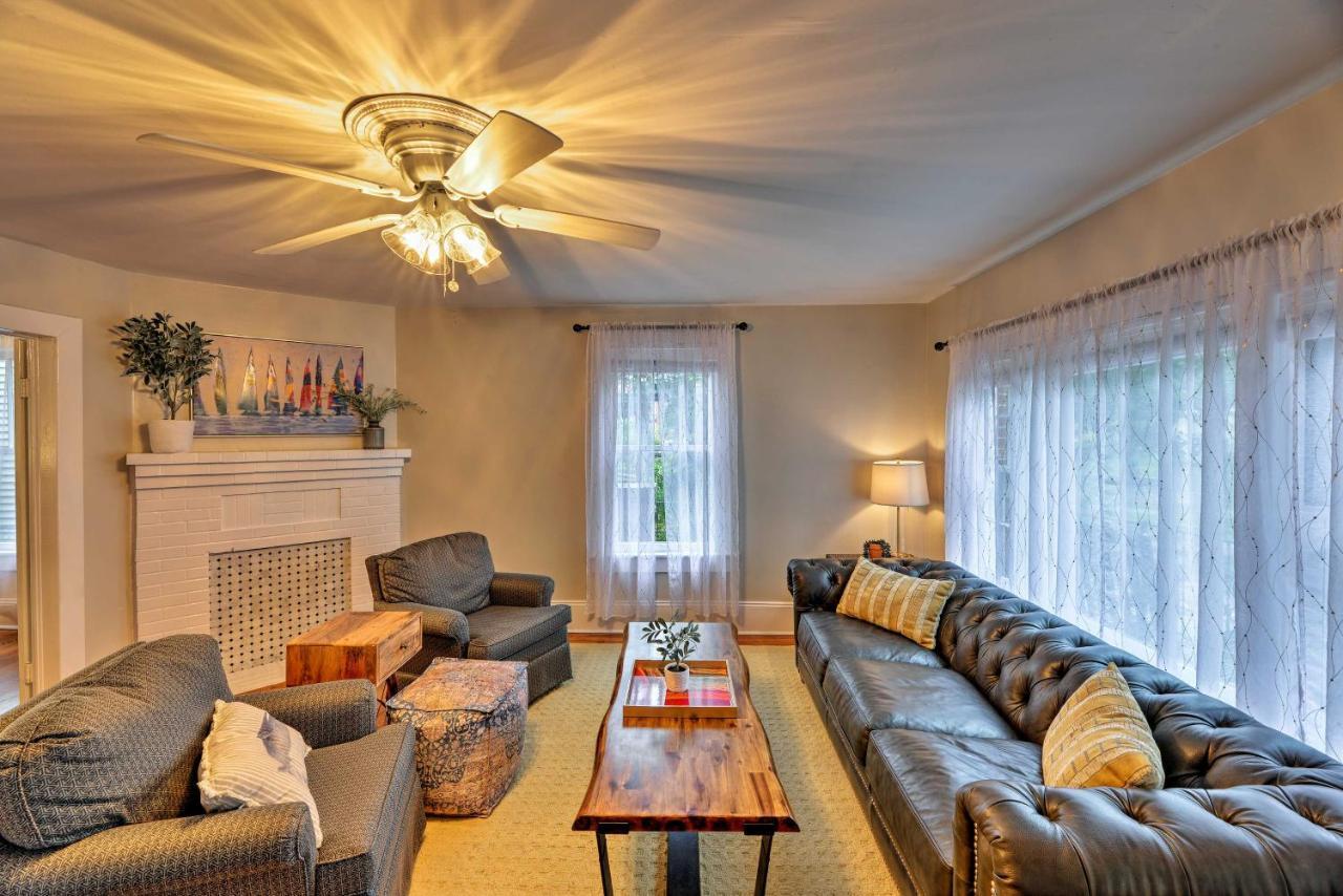 With Yard, Grill And Walkable Location Hébergement de vacances